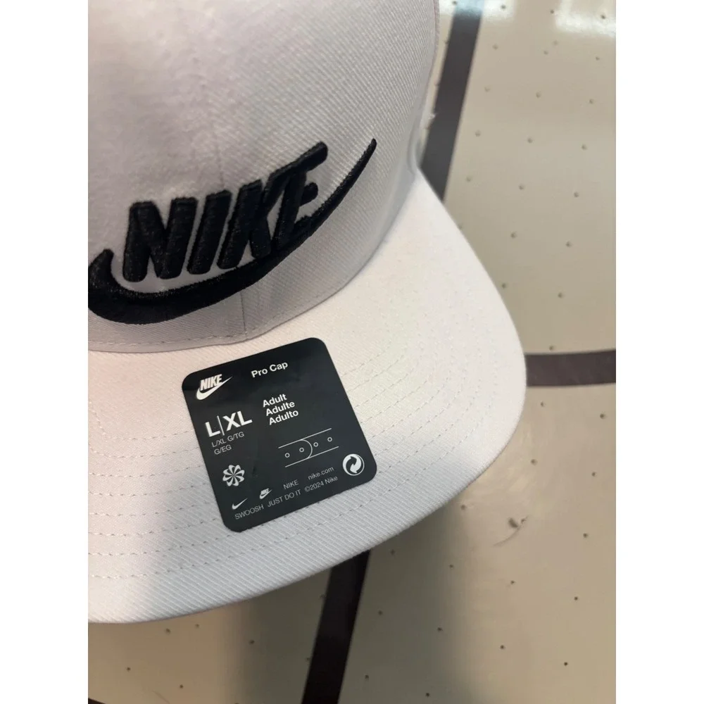 Nike Pro Cap Dri-FIT Flat Brim Snapback Hat White Black FB5380-100 L/XL